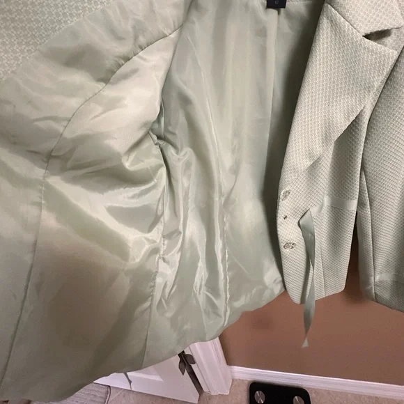 UNIQUE Blacker by Stanley Blacker Light Sage Skirt Suit Set - Picture 7 of 15